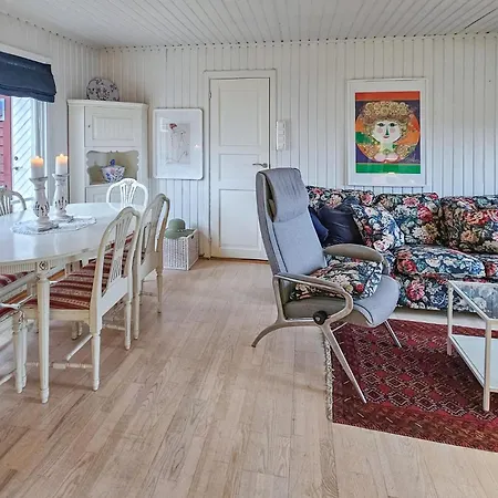 Feriehus 3 Bedroom Stunning In